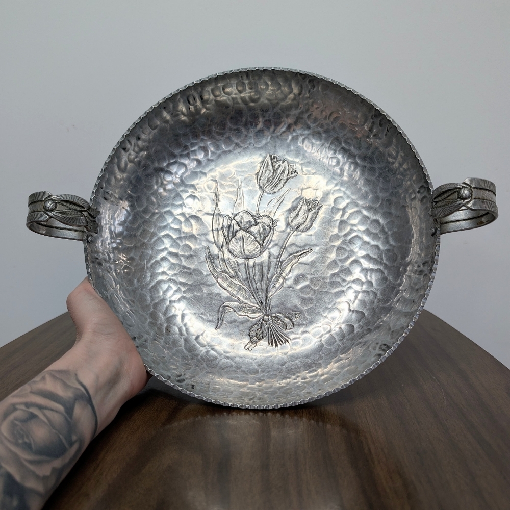 Vintage Rodney Kent #450 Hand-Wrought Aluminum Etched Tulip Motif Large Bowl